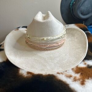 NWT Ivory Cowgirl hat !!